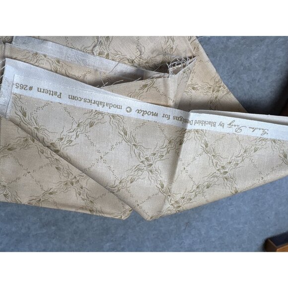 Moda Beige Fabric Fat Quarter Subtle Green Vine Pattern By Kansas Troubles Quilt - Picture 3 of 5